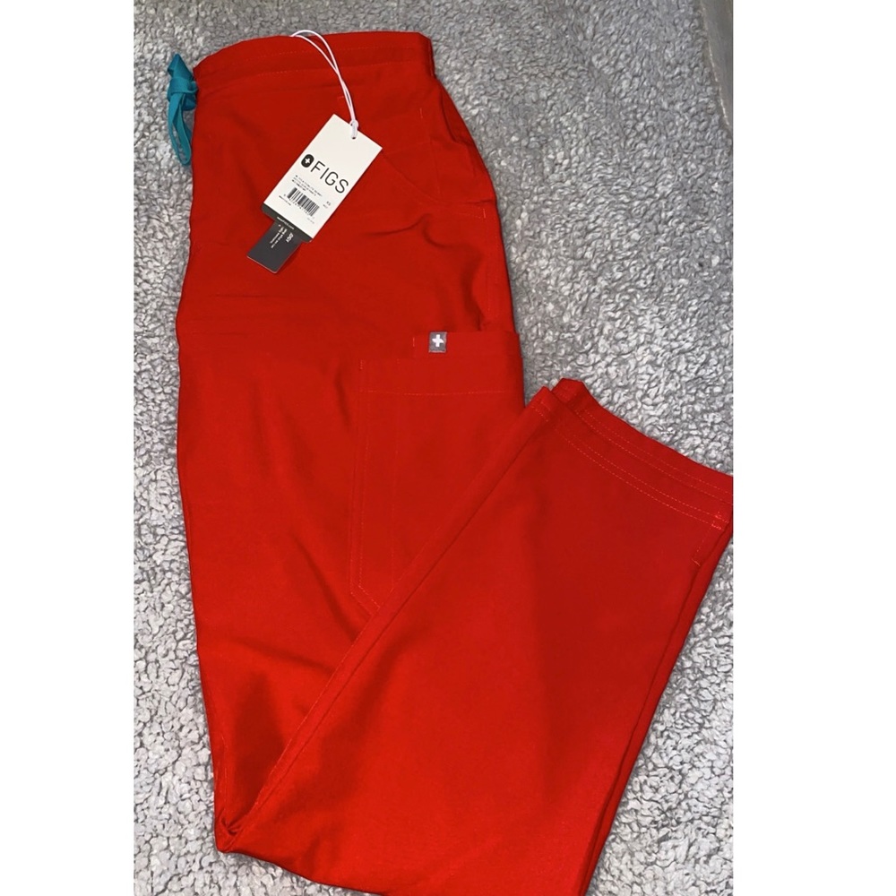 Women's XS- Red FIONLITE Yola- Petite skinny scrub pants. NWT ❤️